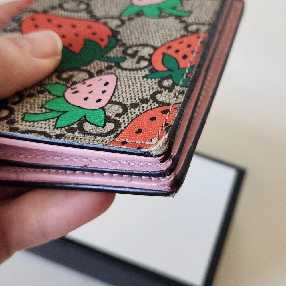 Gucci Beige GG Canvas Wallet with Red & Green Strawberry Print - Picture 12 of 13